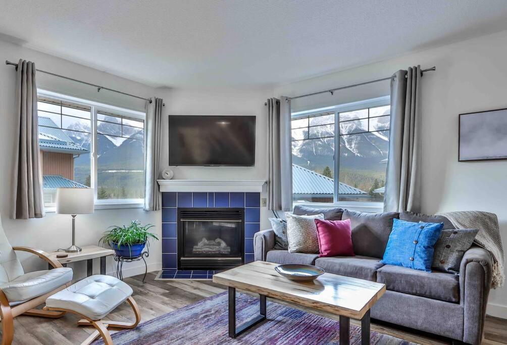 캔모어 Big Mountain Views - Bright 2-Story Corner Unit 아파트 외부 사진