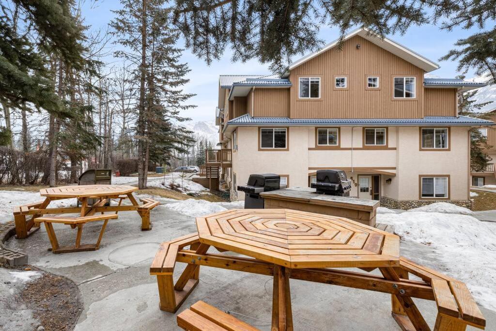 캔모어 Big Mountain Views - Bright 2-Story Corner Unit 아파트 외부 사진